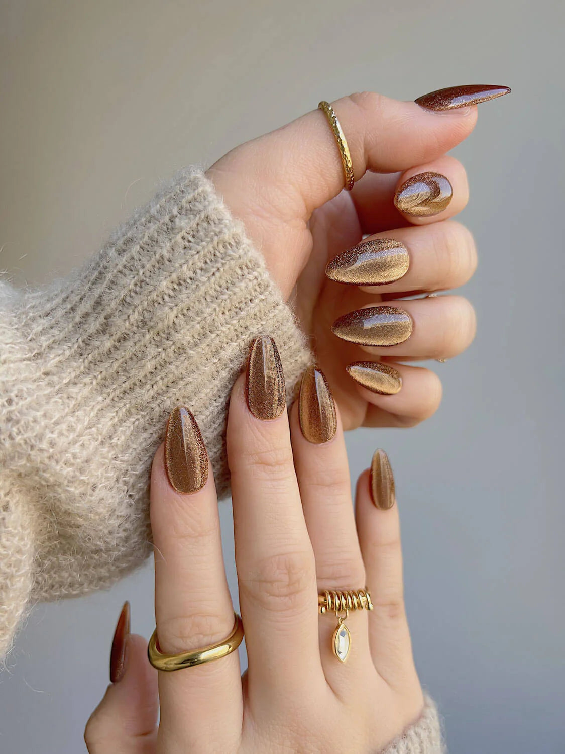 Light Brown Color Cat-eye Nails