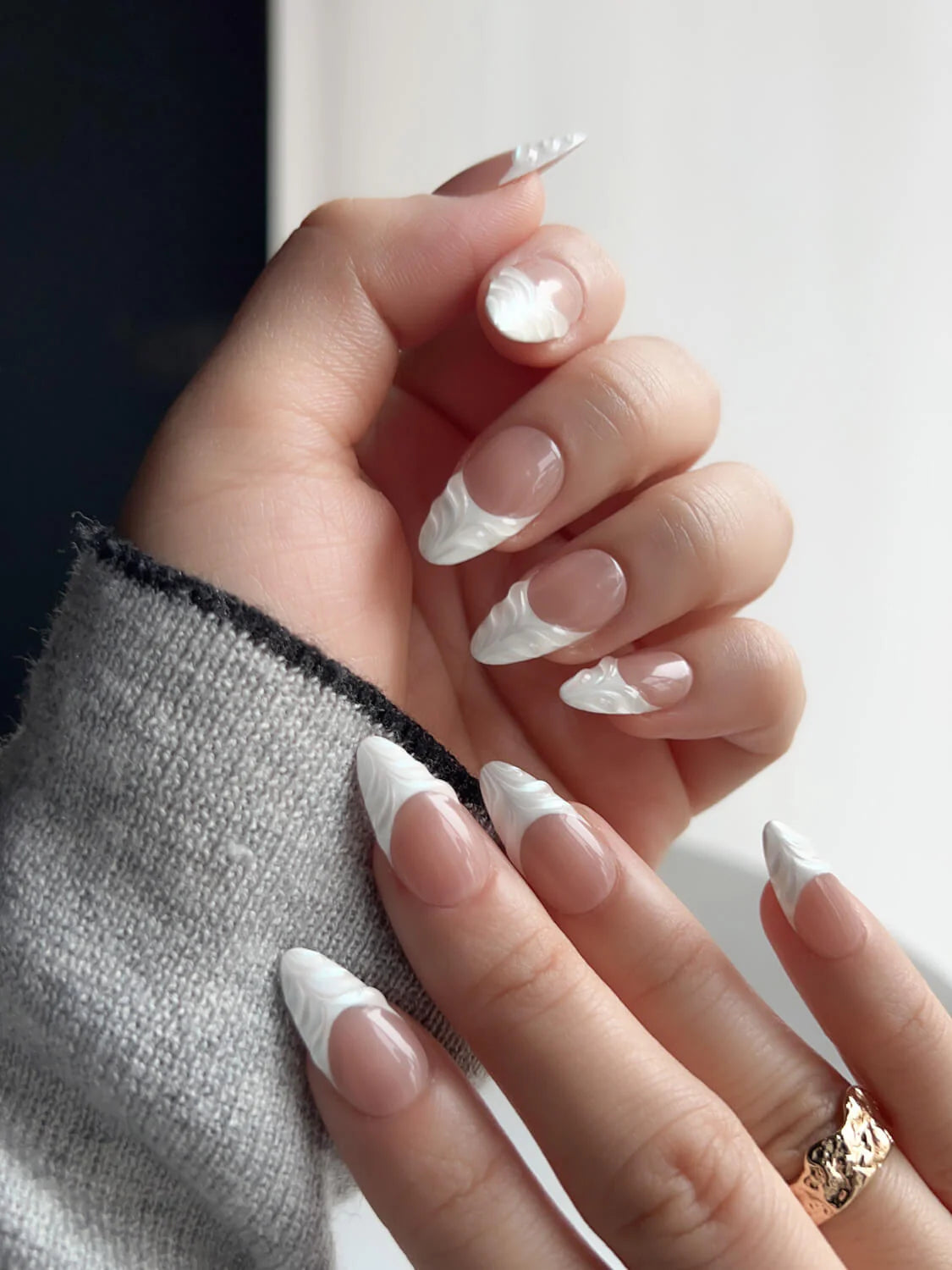 White French Tip Nails - 3D Classic